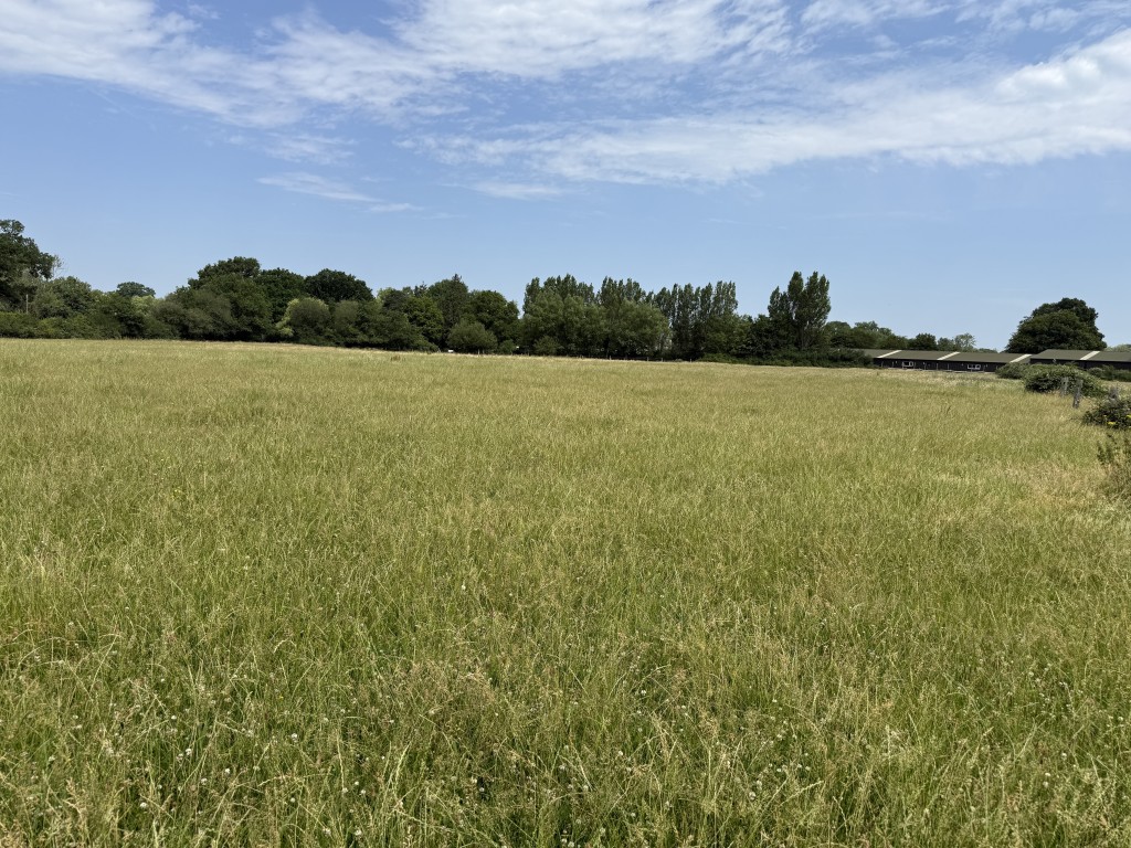 Lot: 68 - MIXED USE SITE WITH PLANNING COMPRISING TEN ACRES ADJACENT GATWICK AIRPORT - Surrounding farmland